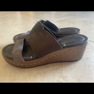 Donald J Pliner size 7.5M Shera Metallic Cork Sandal Heels